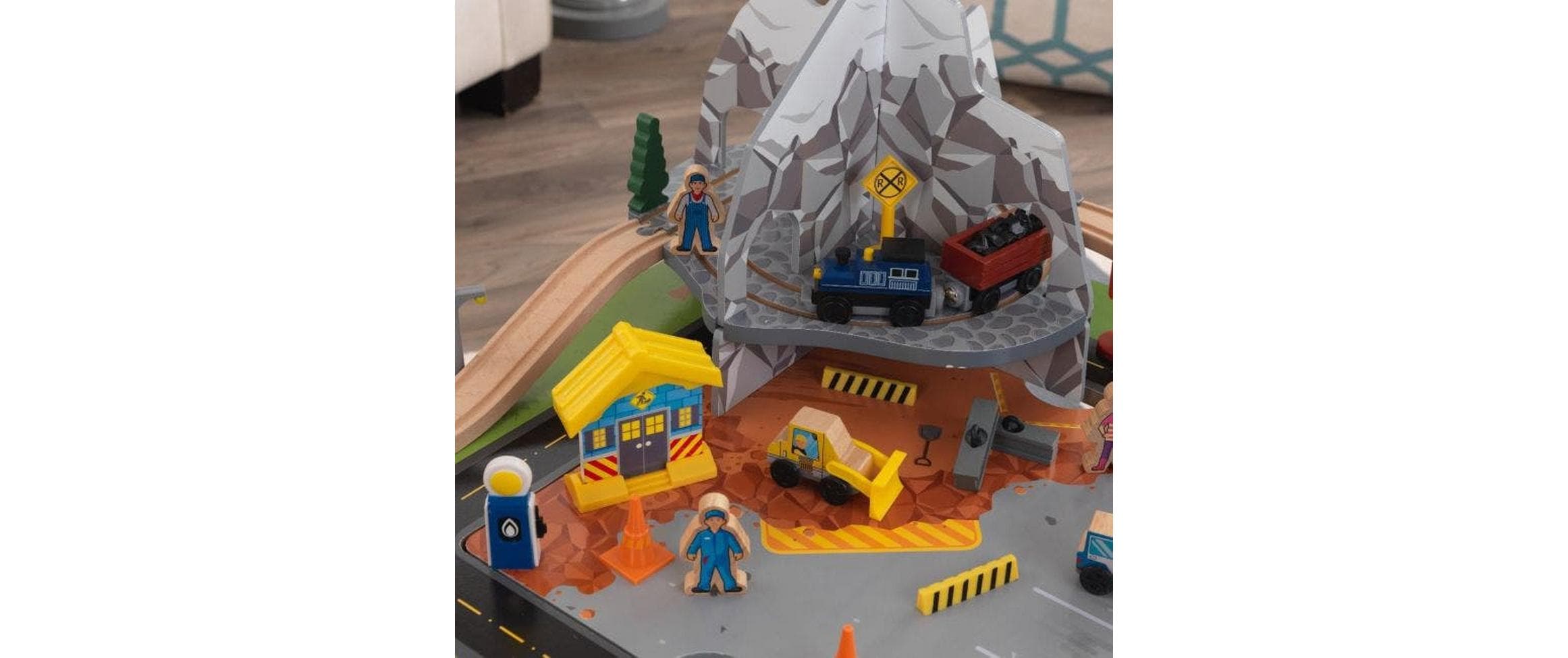 Rocky Mountain Train Set & Table 